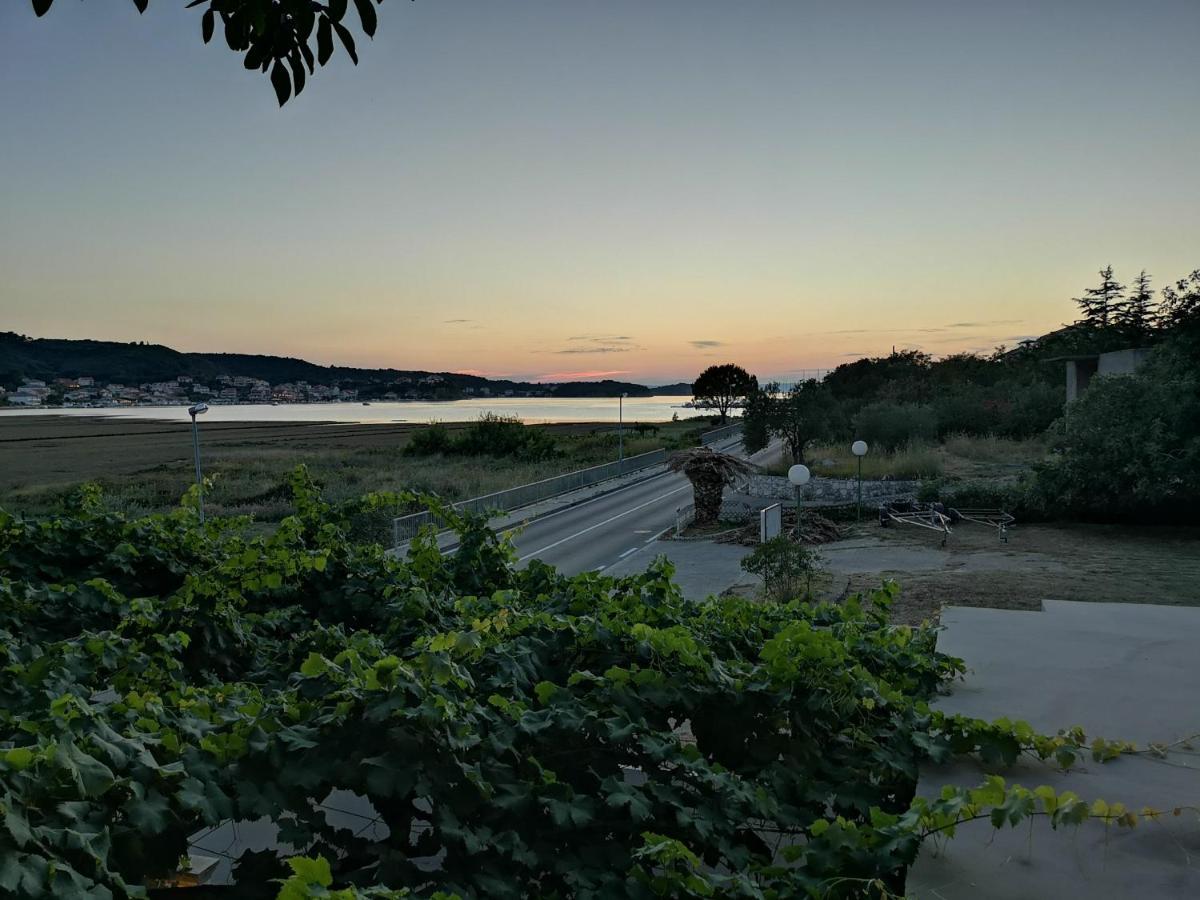 Apartmani Olivera 2 Supetarska Draga Rum bild