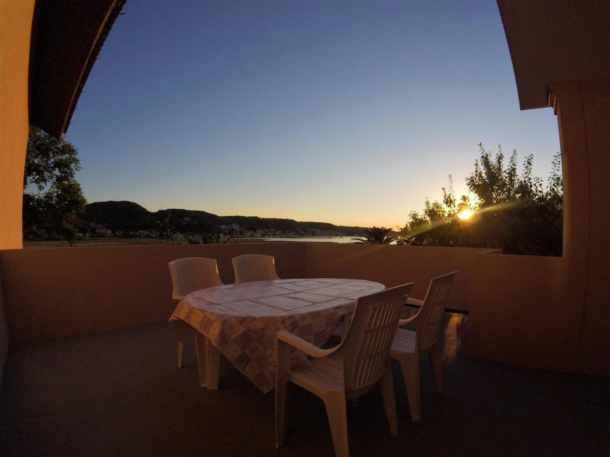 Apartmani Olivera 2 Supetarska Draga Exteriör bild